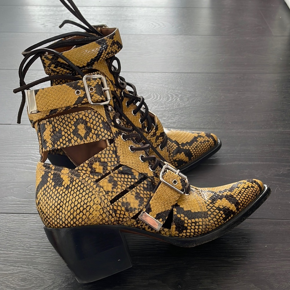 Beautiful Chloe Rylee ankle boots. Soft leather Size 38